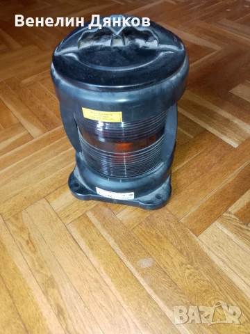 Червен фенер за декорация