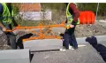 Продавам двоен щип / клещи за носене на бордюри и плочи Brukkov, снимка 1