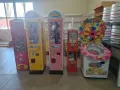 вендинг машини с играчки награди топчета и капсули, снимка 2