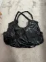 Елегантна,черна дамска чанта с лачен ефект, снимка 3