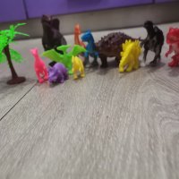 11 малки и големи Динозавъра Динозаври Динозавър пластмасови фигурки за игра и украса торта играчки, снимка 4 - Фигурки - 35221704