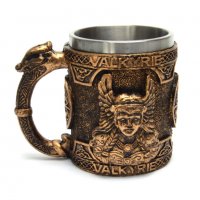Код 95613 Стилна чаша от полирезин и метал с релефни декорации - героиня и надписи, снимка 3 - Чаши - 37034237