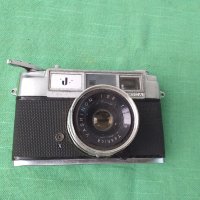 Yashica J 35mm Film Camera Yashinon 1:2.8 f4.5 Lens, снимка 1 - Фотоапарати - 30376354