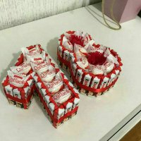 Кинде или Милкинис торта с лакомства, розички, снимка по поръчка, снимка 10 - Романтични подаръци - 31606628