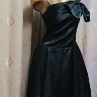  Xanaka L Черна сатенена  рокля , снимка 2 - Рокли - 40174961