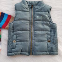 Елек грейка 6-9 месеца, снимка 1 - Бебешки якета и елеци - 32105220