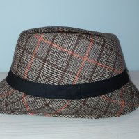 Карирана шапка тип Трилби , снимка 1 - Шапки - 31647746