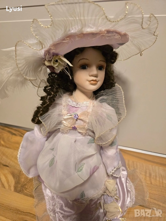 Красива Порцеланова кукла, снимка 1