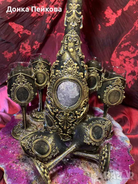 Сервиз за аперитив от шест чаши и бутилка в злато, снимка 1