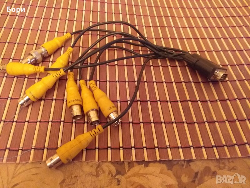 VGA 15-pin мъжко към 8 х RCA/BNC мъжко преход/кабел, снимка 1