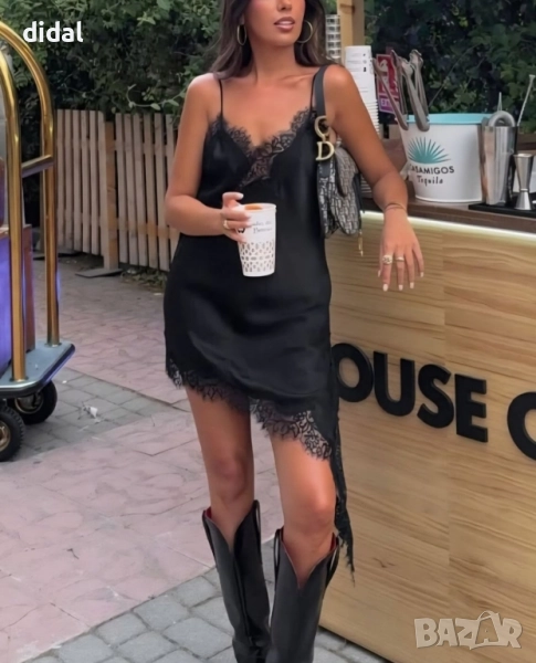 Изкусителна сатенена рокля с дантела , снимка 1