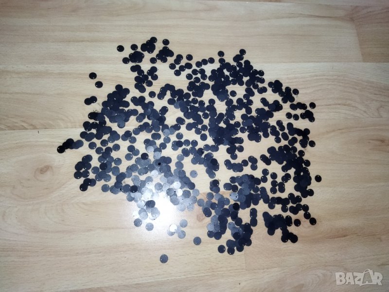 близо 920 черни пайети , снимка 1