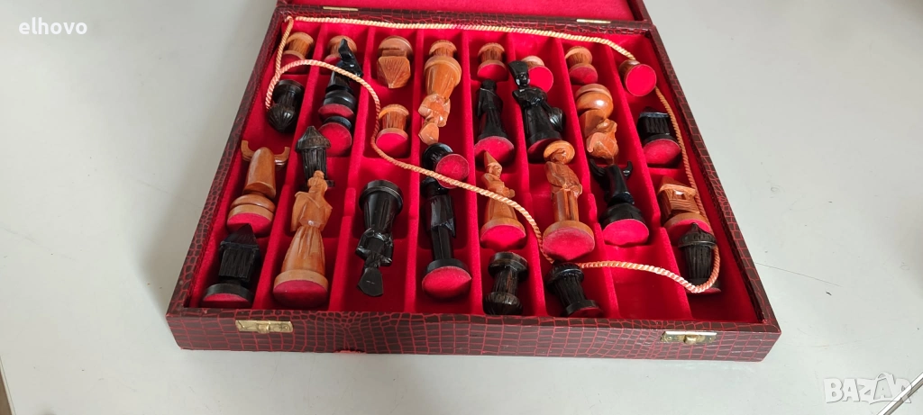 Стари ръчно изработени дървени фигурки за шах, снимка 1