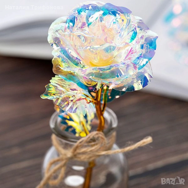 Роза в цветовете на дъгата – изискан подарък за любов и благодарност, снимка 1