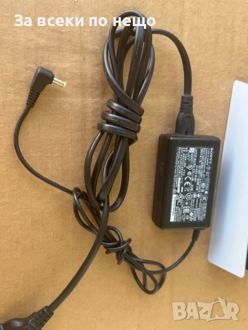 Оригинална Станция за зареждане Sony DualSense Charging Station (CFI-ZDS1) Playstation 5 , PS5, снимка 2 - Аксесоари - 51871662