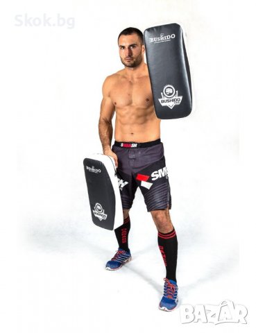 Боксова лапа (щит) DBX Bushido T55 - черно/червенa - 55х25 см, снимка 5 - Бокс - 37972073
