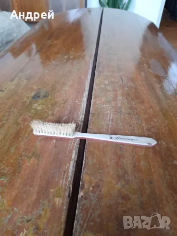 Стара четка за зъби Flamingo