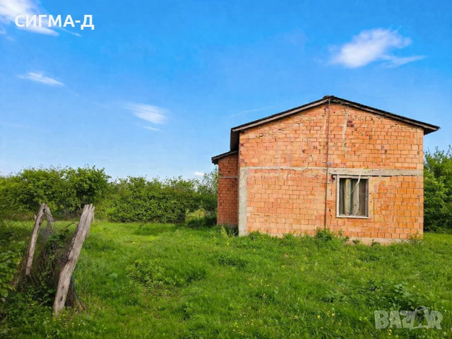 Двуетажна къща с голям двор в с. Красен! , снимка 2 - Къщи - 54218103