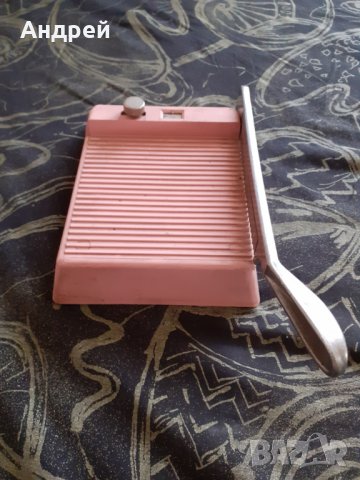 Стар уред за рязане на снимки