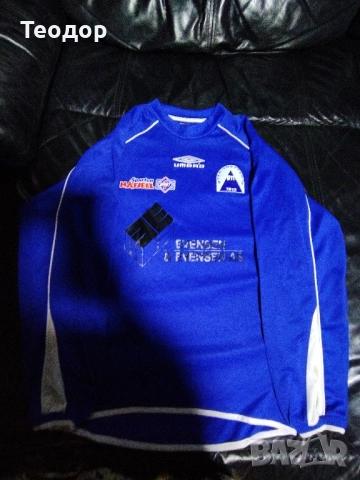 продавам футболна тениска на ØYER-TRETTEN 1913 номерът е XS може и да стане и за S струва 25 лв