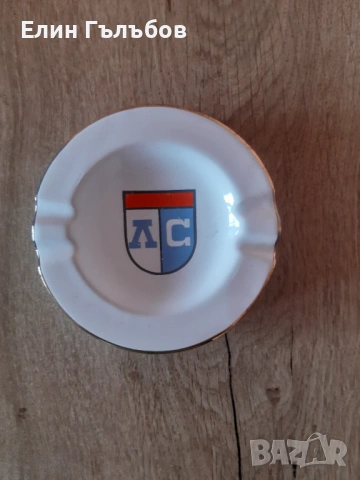 Пепелник (порцеланов) на Левски-Спартак, ретро, снимка 8 - Фен артикули - 53972839