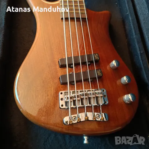 Продавам бас китара WARWICK TUMB 5 струни купил съм го чисто нов пръв и единствен собственик