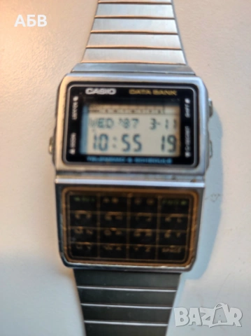 Продават се ретро ръчни електронни часовници с калкулатор CASIO