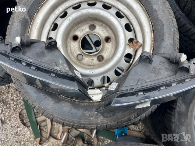 Продавам халогенни за Сеат Леон 2015, снимка 2 - Аксесоари и консумативи - 52864667