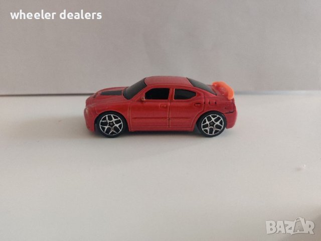 Метална количка Hot Wheels Dodge Charger SRT8 1/64, снимка 2 - Колекции - 39540119