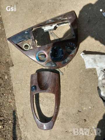 Махагонов панел форд фокус 1, снимка 2 - Части - 50477345