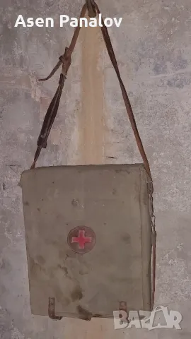 Медицинска чанта с червен
кръст/аптечка/1бр