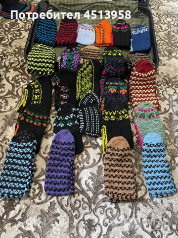 Ръчно плетени терлици, снимка 2 - Дамски чорапи - 53373322