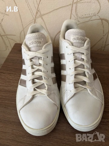 Адидас маратонки в бяло, снимка 2 - Маратонки - 51302782