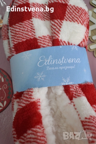 Пухкави пантофи на каре в червено и бяло | Перфектният Коледен подарък за жена , снимка 3 - Пантофи - 52570939