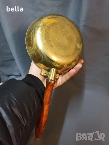 СТАР БРОНЗОВ СЪД С КАПАК И ДЪРВЕНА ДРЪЖКА, снимка 4 - Антикварни и старинни предмети - 48424312