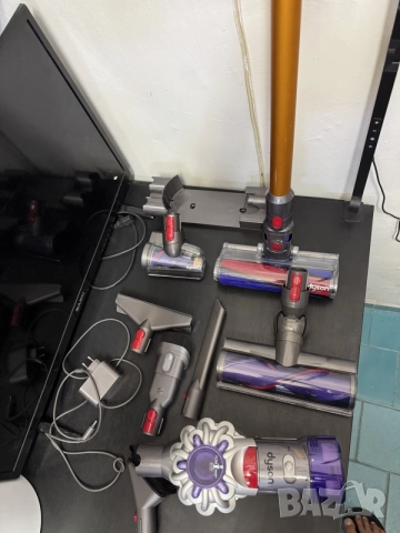 Вертикална прахосмукачка Dyson V8 Absolute SV25 476547-01, снимка 5 - Прахосмукачки - 55972213