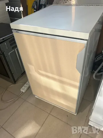 Хладилник AEG-Santo с малка камера-85/60/50 см, снимка 2 - Хладилници - 50154085