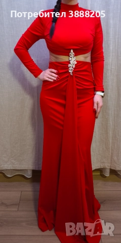 Червена дълга рокля 