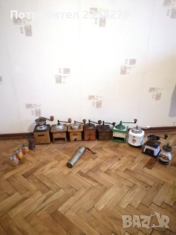 Срари ръчни мелачки за кафе и подправки, от различни години и държави. 