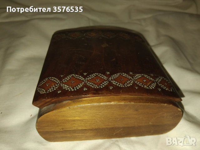 Продавам дървена табакера за цигари, снимка 3 - Колекции - 53158549