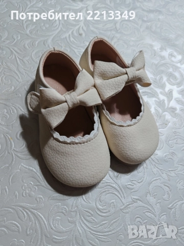 Нови обувки за момиче