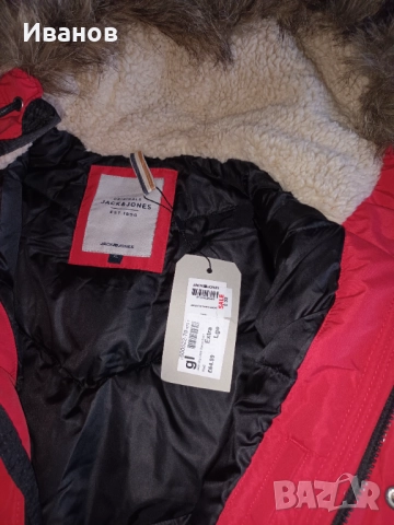 Ново водоустойчиво яке на Jack and Jones в червен цвят, снимка 3 - Якета - 52203910