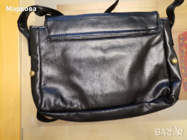 Дамска черна чанта, снимка 2 - Чанти - 30954572