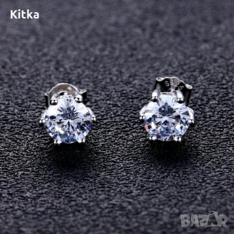 Нежни обеци с винт и бял камък