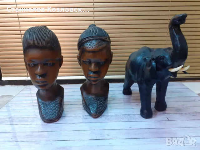 Много стари африкански фигури от абаносово дърво