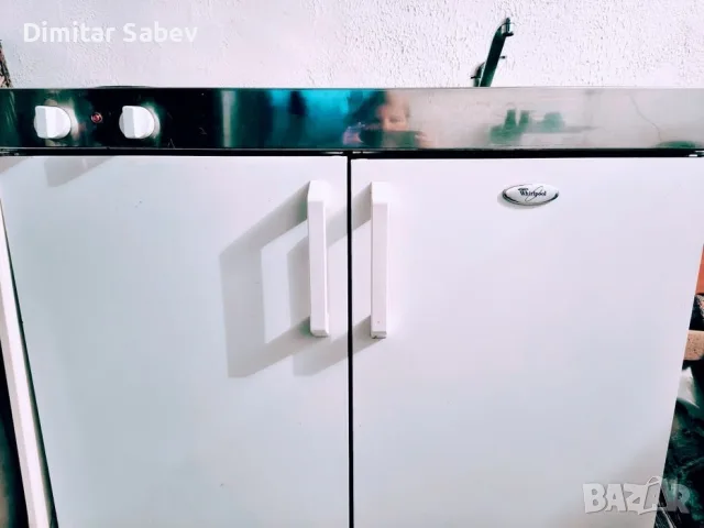 Мини кухня Whirlpool- Хладилник, мивка, котлони и шкаф , снимка 4 - Обзавеждане на кухня - 55852859