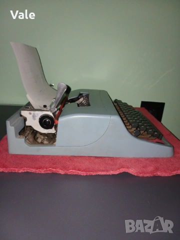 Италианска пишеща машина Olivetti Lettera 32, снимка 7 - Антикварни и старинни предмети - 53180971