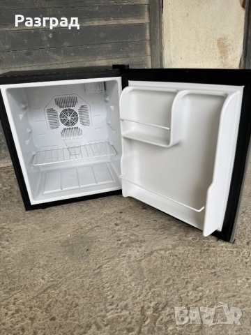 Малък хладилник без фризер, използвано състояние, снимка 2 - Хладилници - 52564786