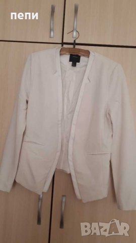 Бяло елегантно сако