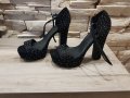 Дамски обувки на bershka , снимка 1 - Дамски обувки на ток - 31568242